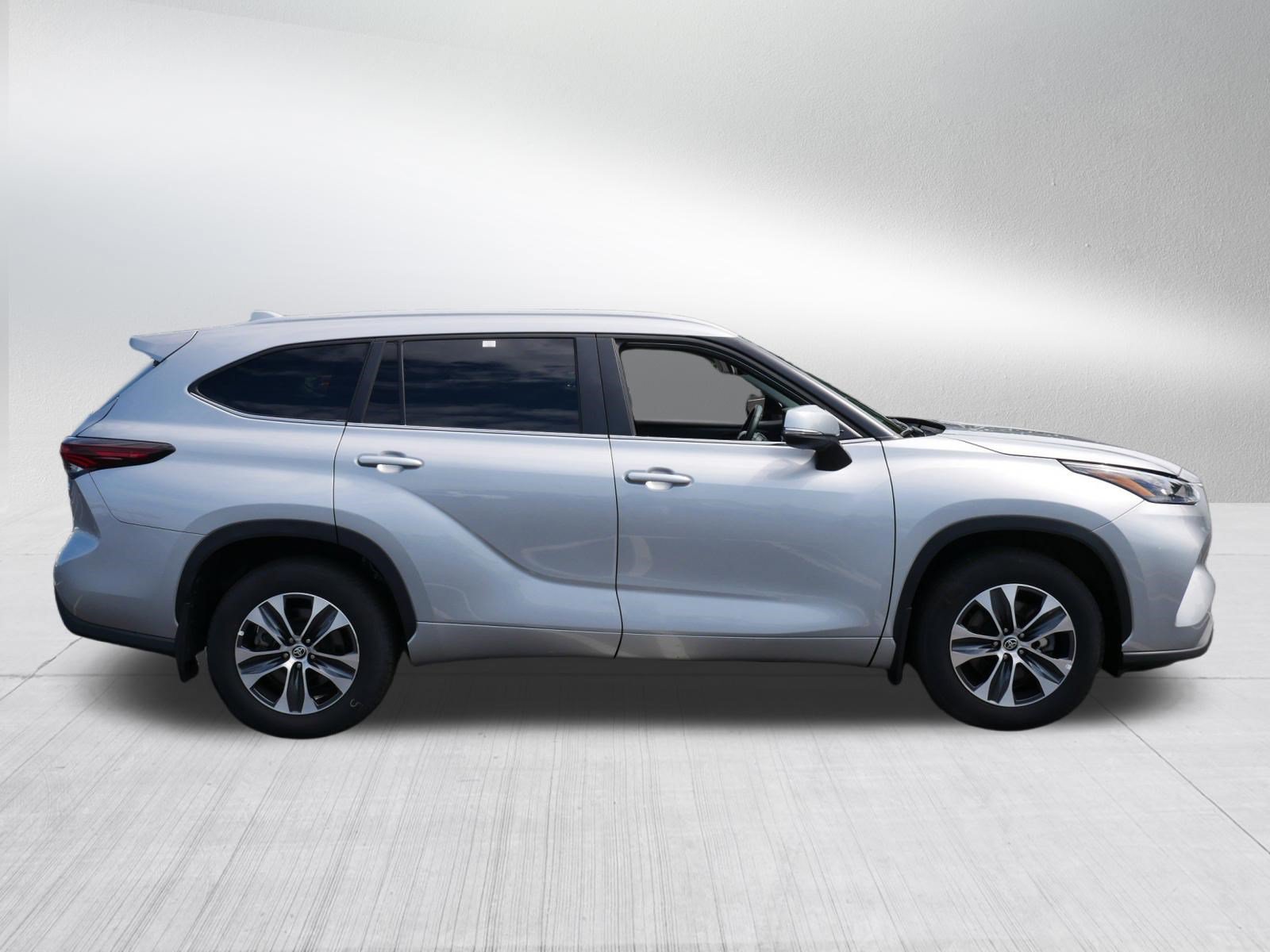 Certified 2025 Toyota Highlander XLE AWD/4WD image 8