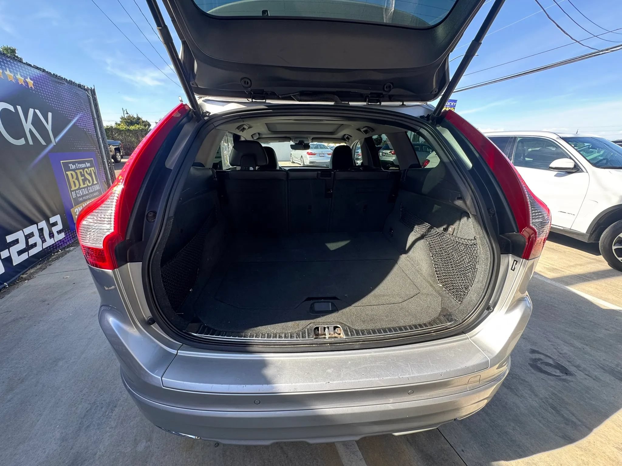 Used 2016 Volvo XC60 T5 Premier w/ Proximity Package FWD image 24