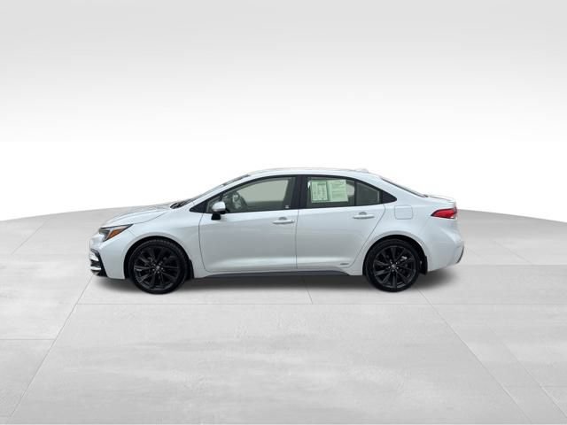 Used 2024 Toyota Corolla SE image 3