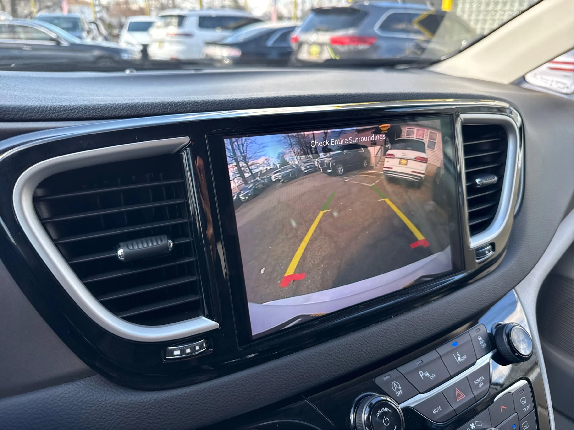 Used 2022 Chrysler Pacifica Touring-L image 31