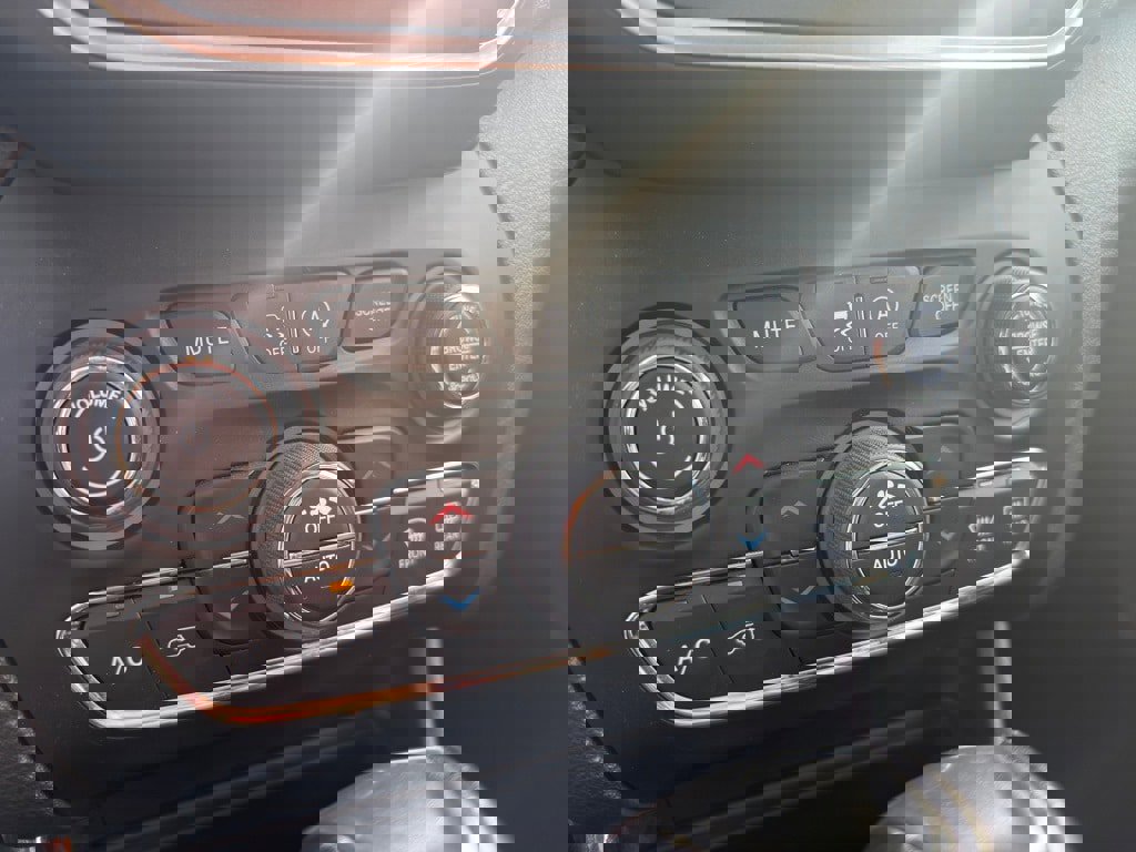 Used 2022 Jeep Cherokee Trailhawk w/ Premium Leather Package image 27