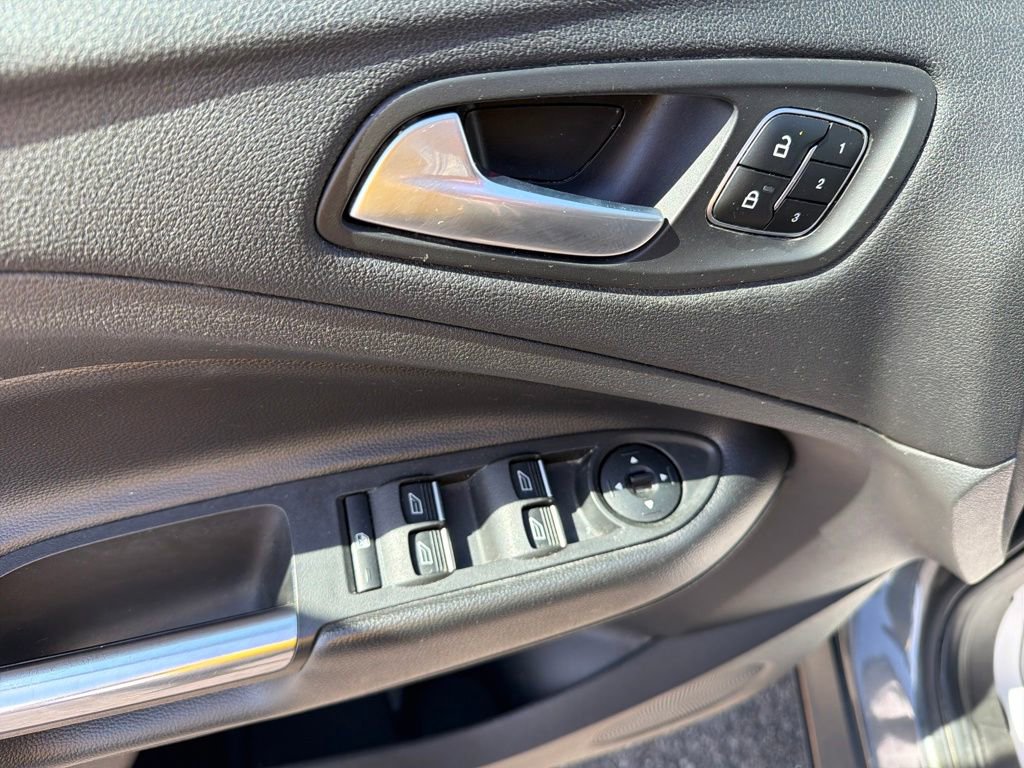 Used 2017 Ford Escape Titanium image 13