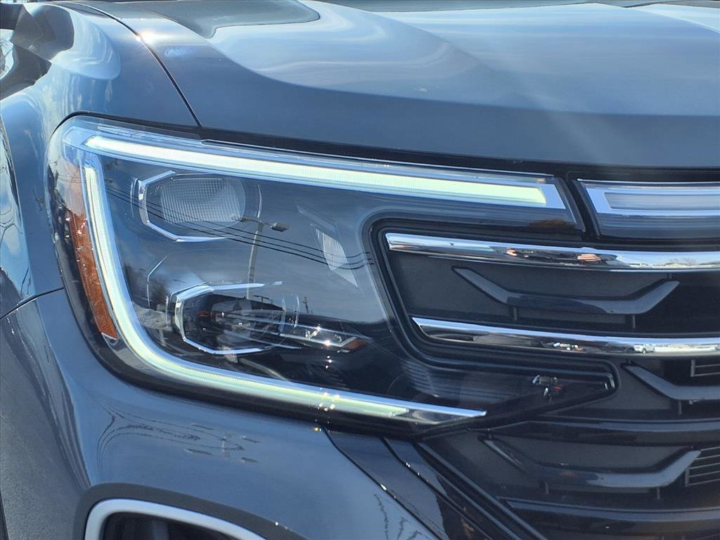 Certified 2025 Volkswagen Atlas Peak Edition SE image 10