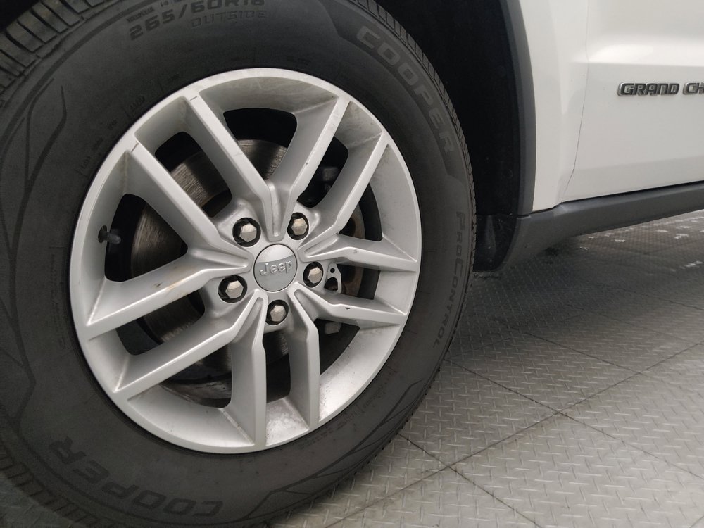 Used 2018 Jeep Grand Cherokee Laredo AWD/4WD image 31