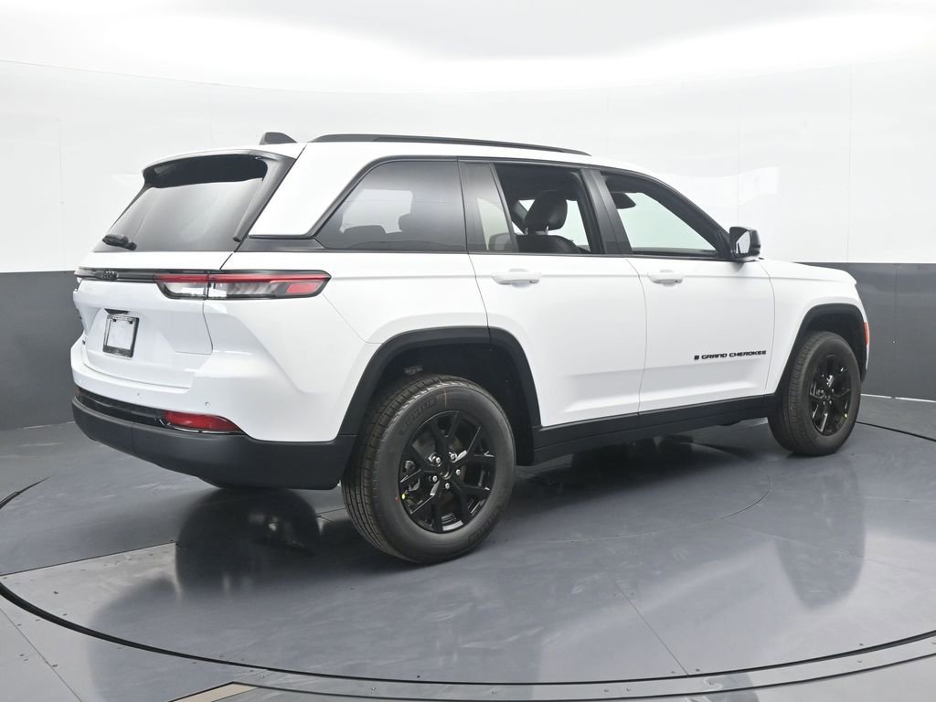 Used 2025 Jeep Grand Cherokee Altitude image 6