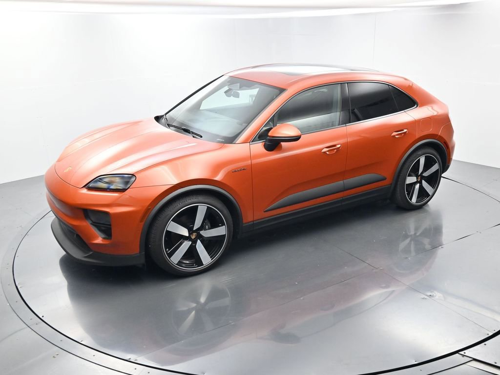 Certified 2025 Porsche Macan Electric image 33