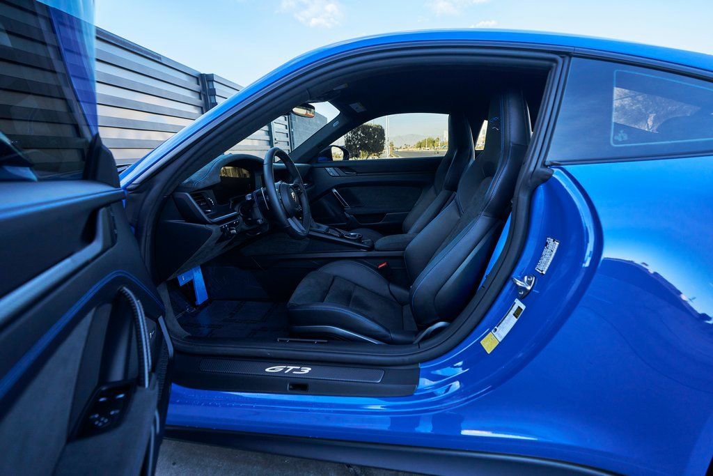 Used 2026 Porsche 911 GT3 w/ Weissach Package RWD image 33
