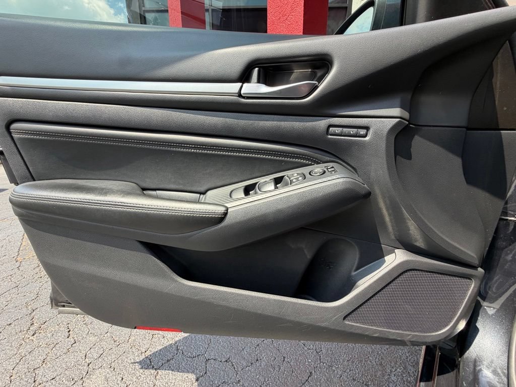 Used 2019 Nissan Altima 2.5 Platinum FWD image 12