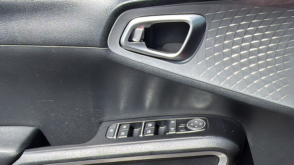Used 2024 Kia Soul LX w/ Option Group 015 FWD image 22