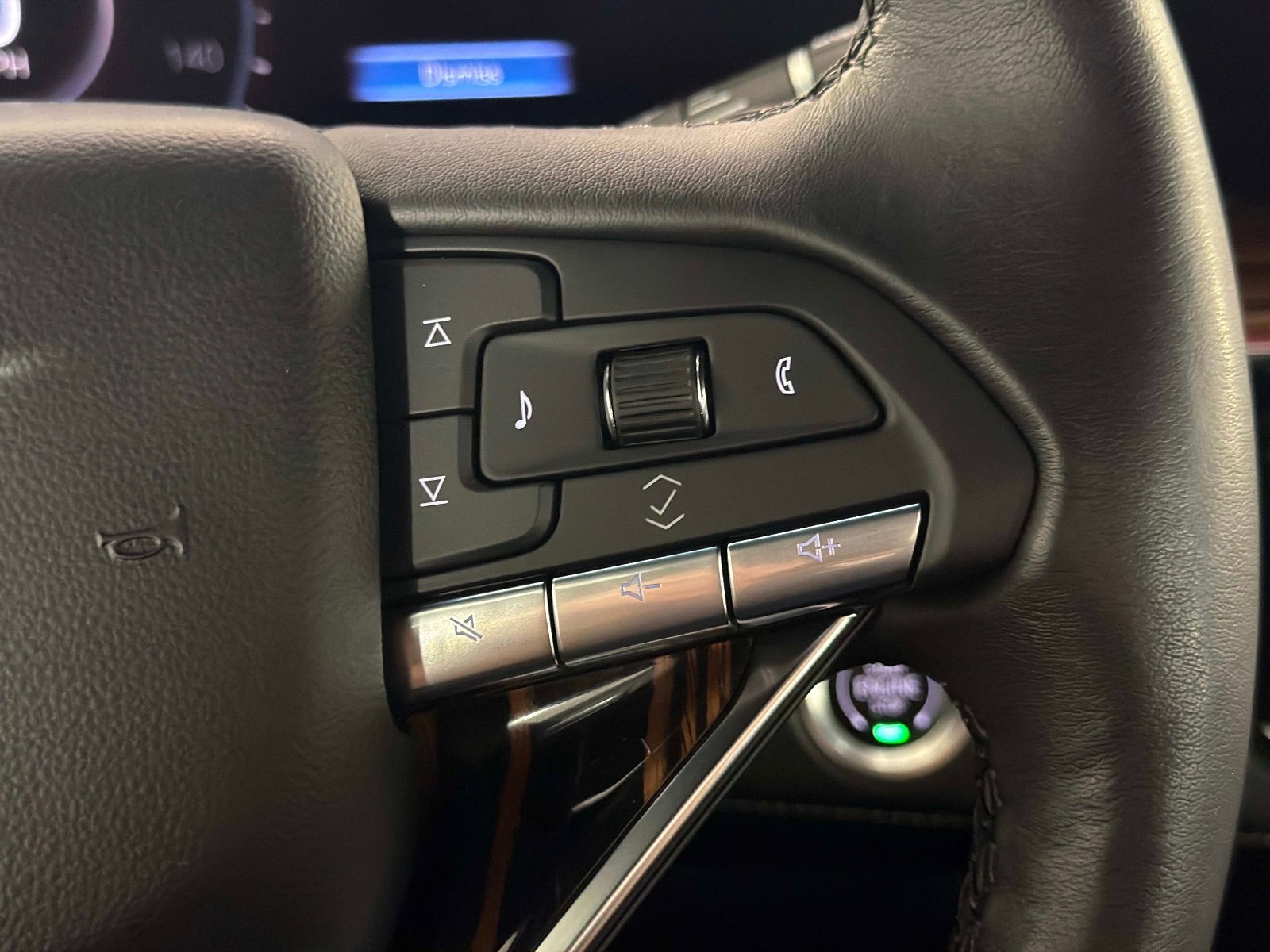 Used 2024 Cadillac Escalade ESV Luxury image 49