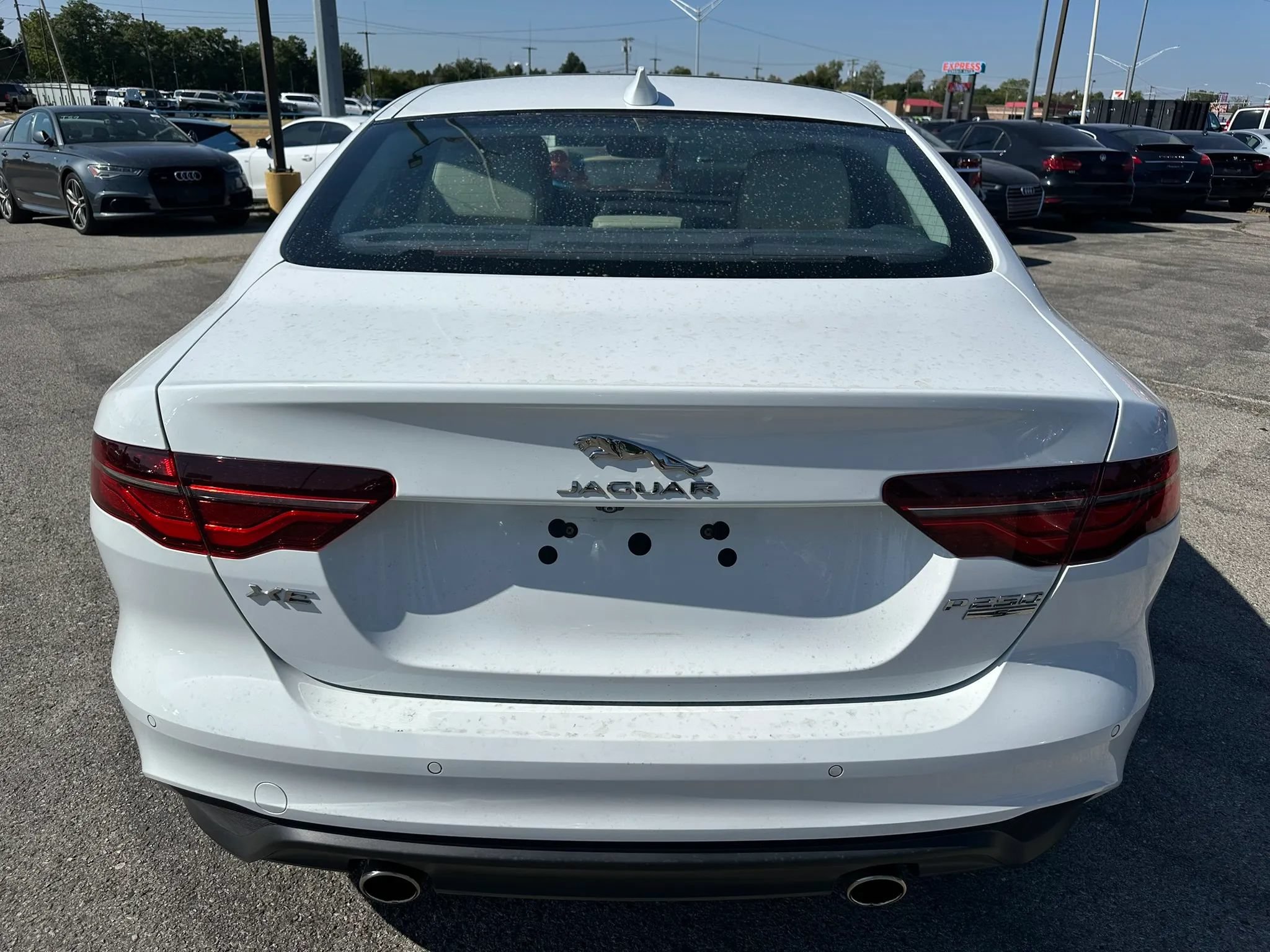 Used 2020 Jaguar XE S RWD image 33