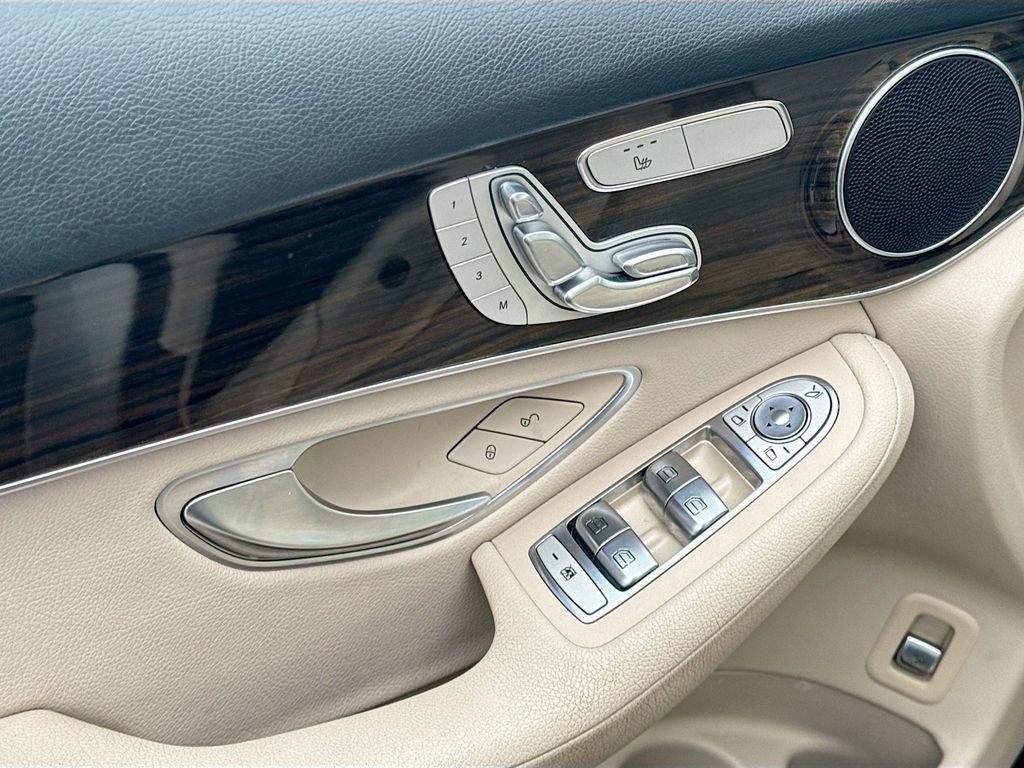 Used 2021 Mercedes-Benz GLC 300 w/ Premium Package image 17