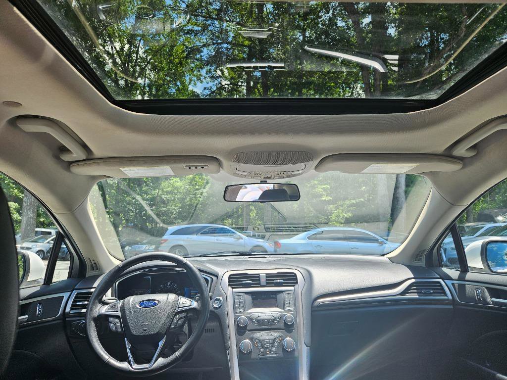 Used 2017 Ford Fusion SE w/ Equipment Group 601A FWD image 29