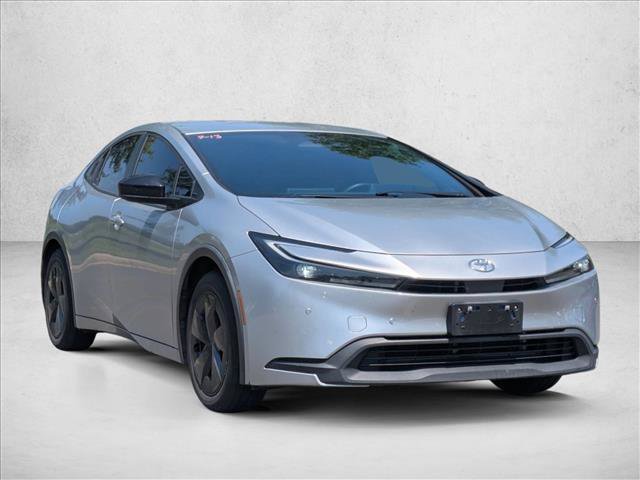 Used 2023 Toyota Prius LE FWD image 3