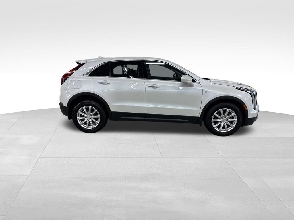 Used 2022 Cadillac XT4 Luxury w/ Cold Weather Package AWD/4WD image 32