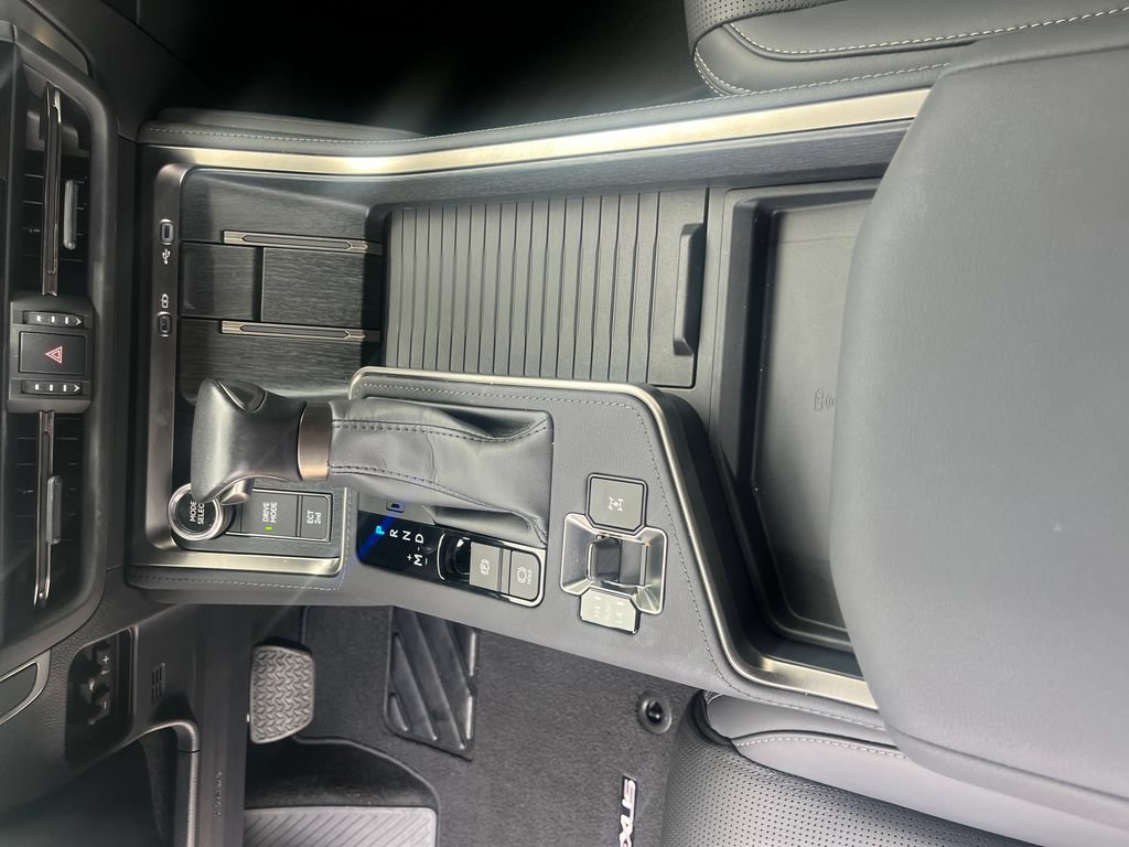 Used 2025 Lexus GX 550 w/ Accessory Package (Z1) AWD/4WD image 29