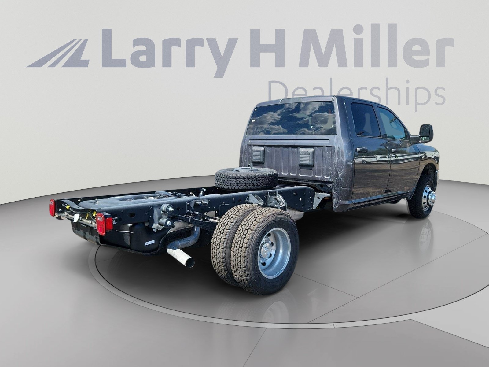 New 2025 RAM 3500 Tradesman w/ Chrome Appearance Group AWD/4WD image 6