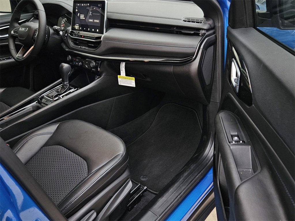 New 2026 Jeep Compass Latitude image 8