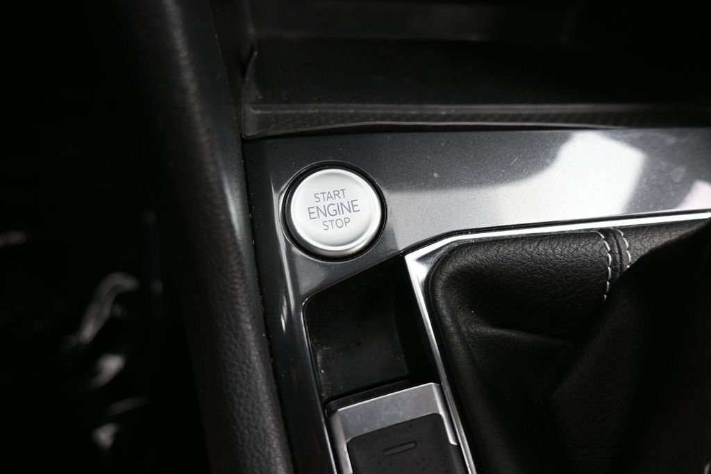 Used 2024 Volkswagen Tiguan SE R-Line FWD image 30