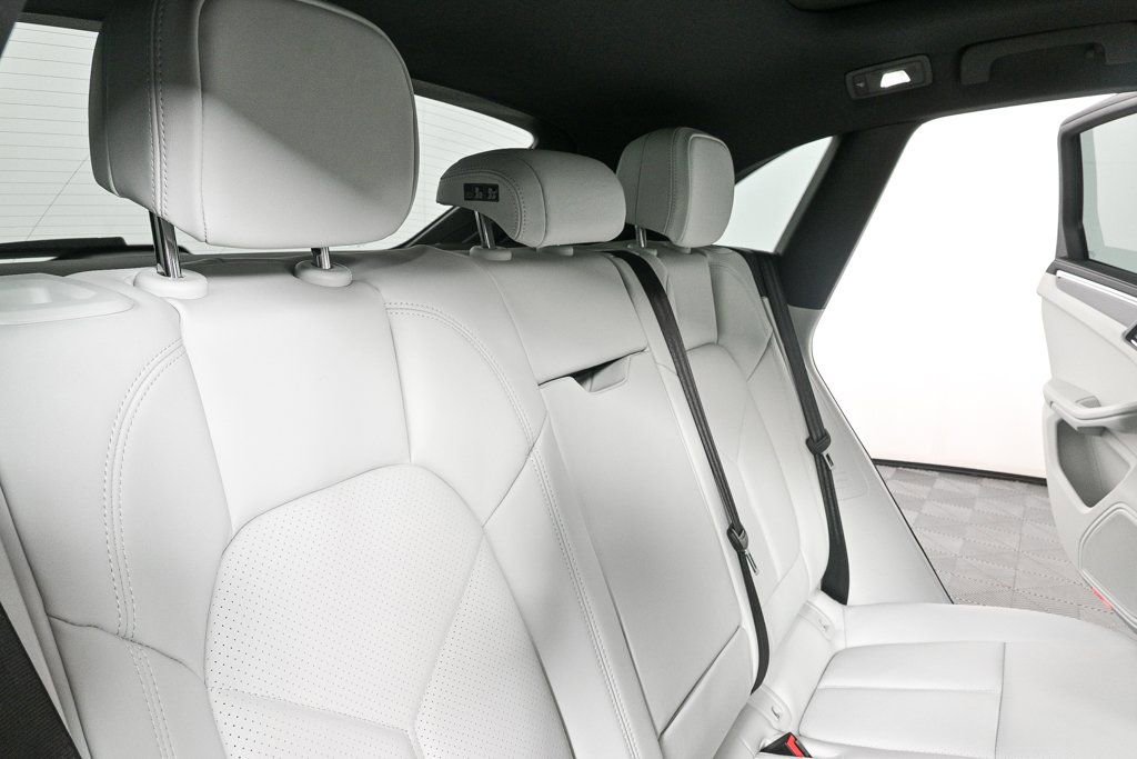 Certified 2025 Porsche Macan image 22