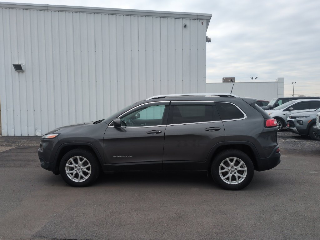 Used 2016 Jeep Cherokee Latitude w/ Comfort/Convenience Group image 9