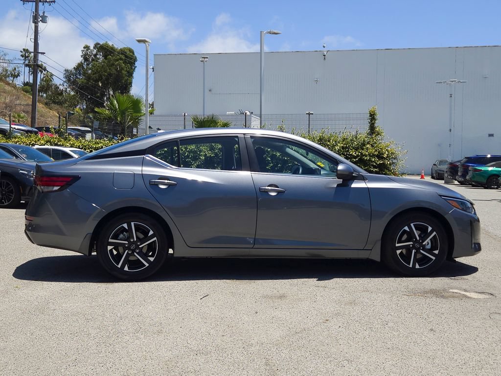Used 2025 Nissan Sentra SV FWD image 4
