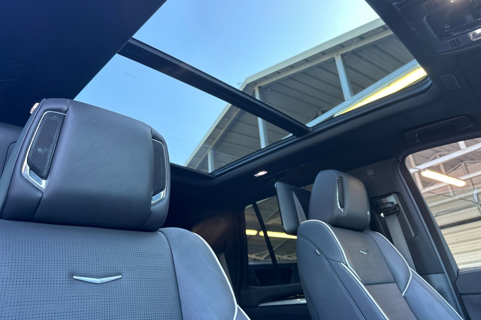 Used 2025 Cadillac Escalade Premium Luxury image 19