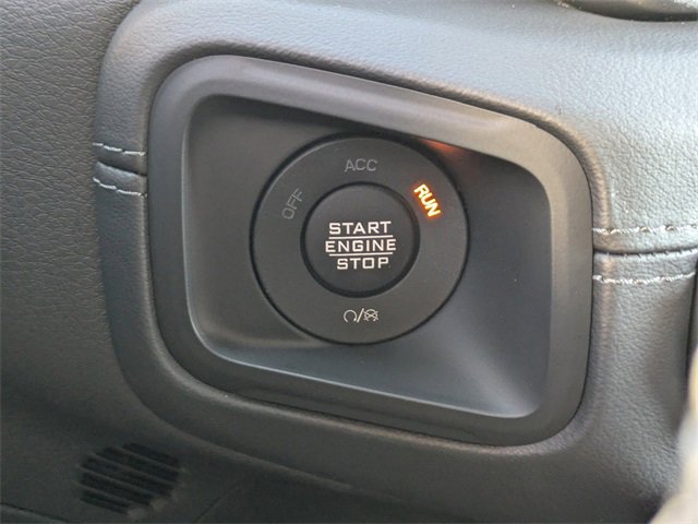 Used 2025 Jeep Wrangler Unlimited Rubicon image 32