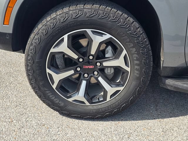 Used 2026 GMC Yukon AT4 AWD/4WD image 11