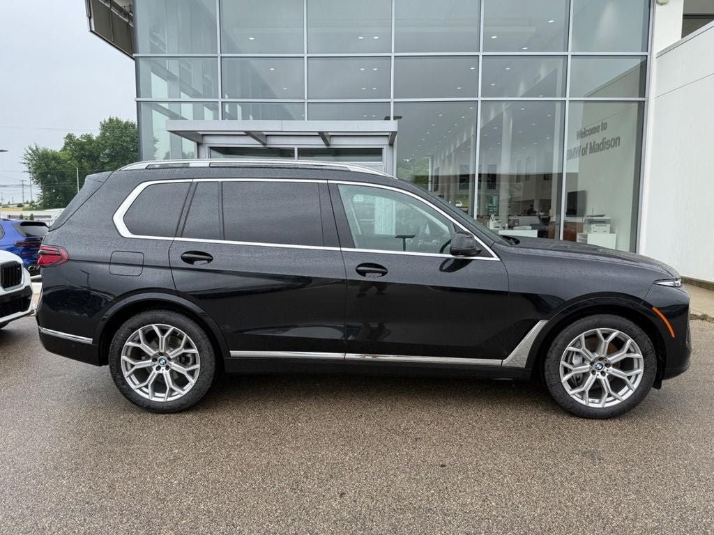 Used 2025 BMW X7 xDrive40i AWD/4WD image 2