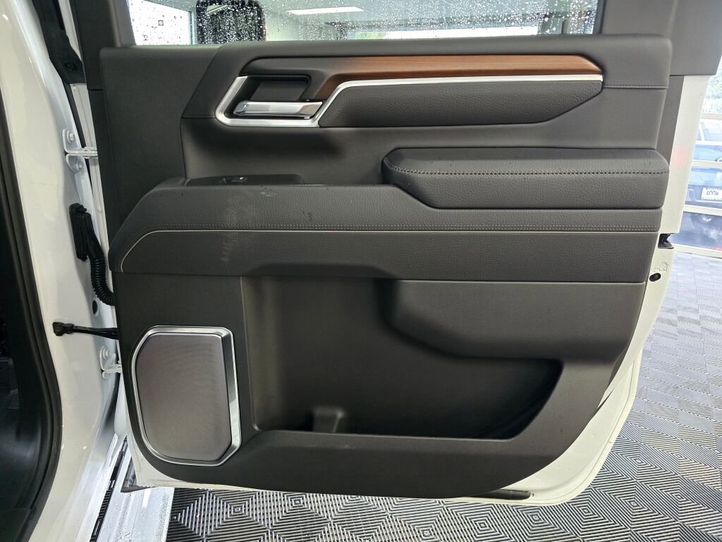 Used 2025 GMC Sierra 3500 Denali w/ Denali Reserve Package image 42