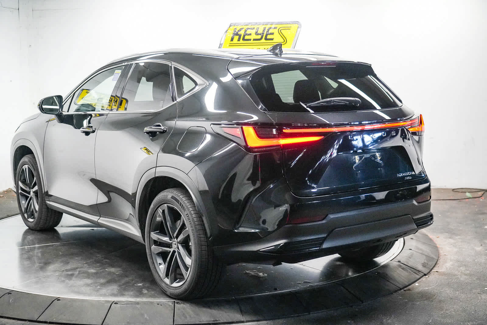 Used 2024 Lexus NX 450h+ AWD w/ Vision Package image 8