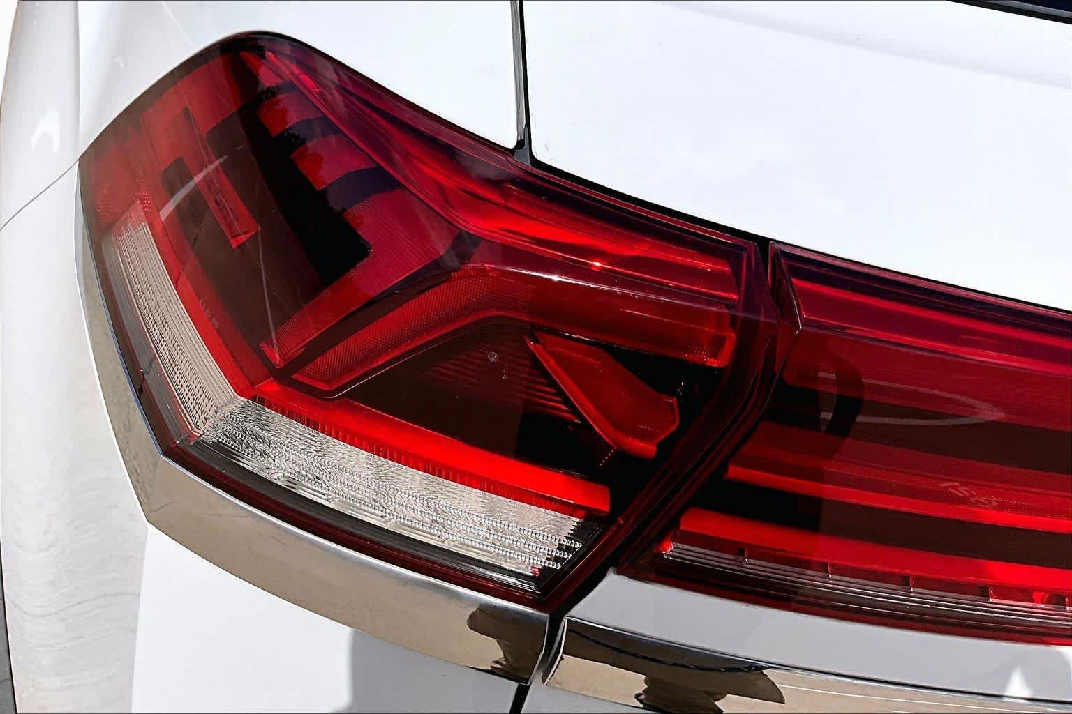 Used 2020 Volkswagen Atlas Cross Sport SEL Premium w/ Cross Sport MDO Package AWD/4WD image 28