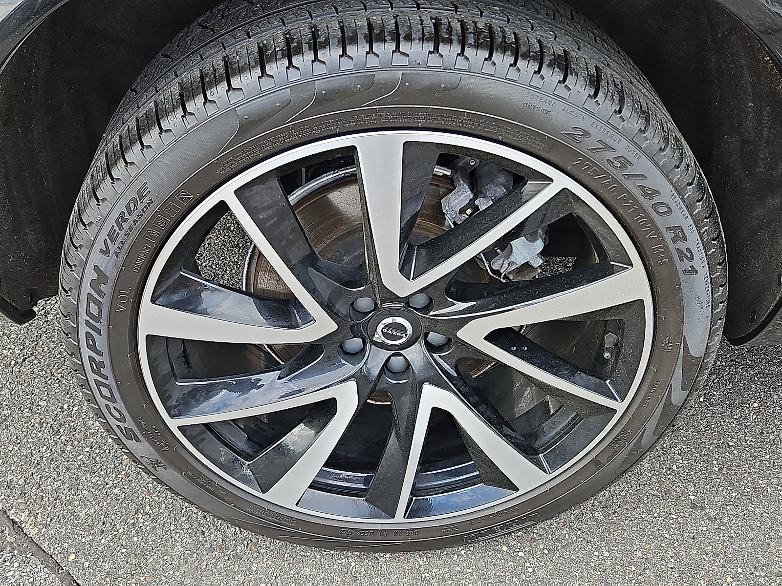 Certified 2023 Volvo XC90 B5 Plus w/ Protection Package Premier image 8