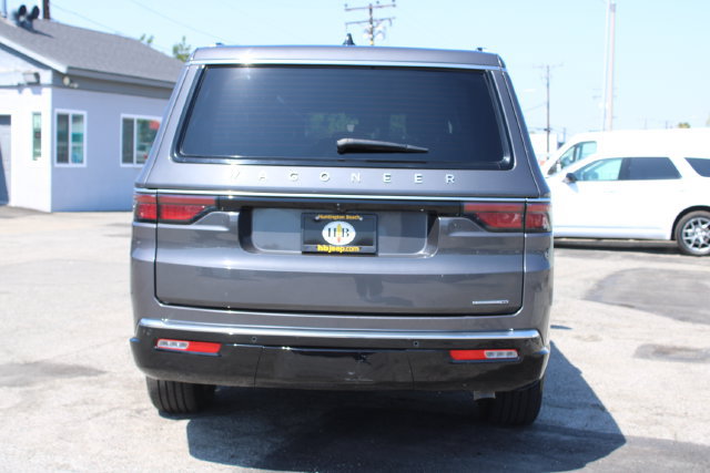 Used 2024 Jeep Wagoneer L Series II AWD/4WD image 4