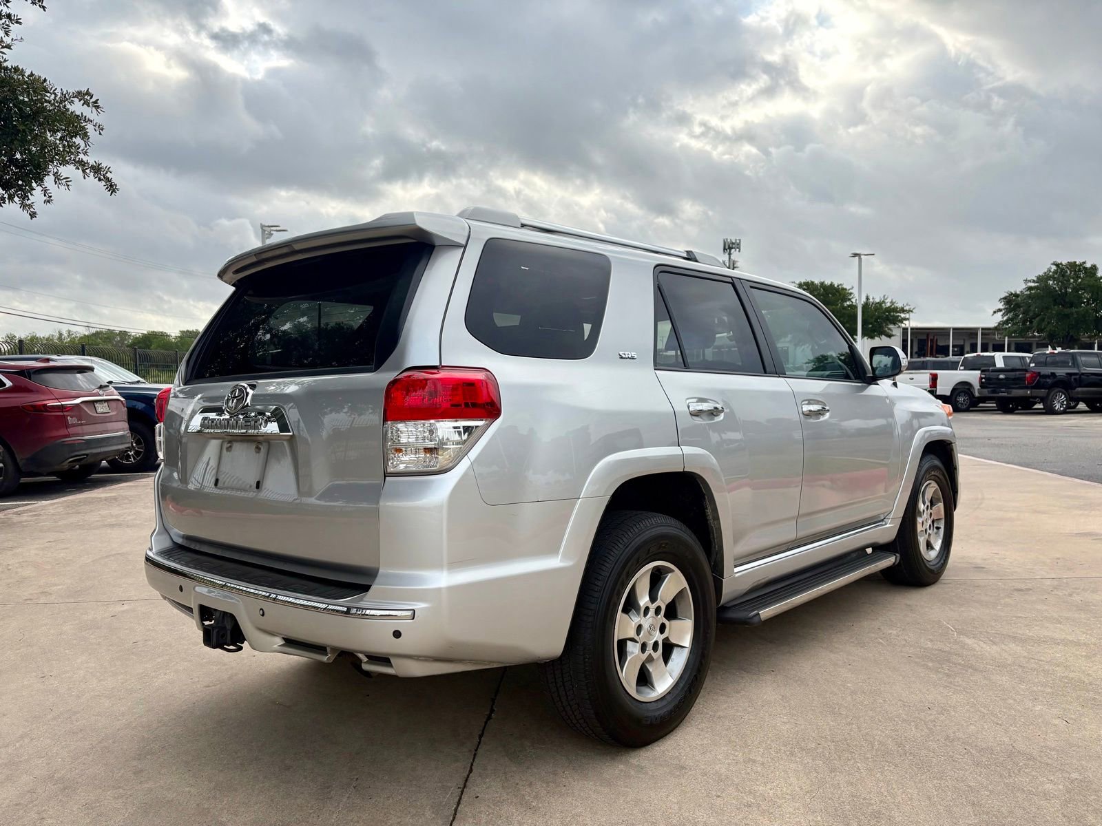 Used 2011 Toyota 4Runner SR5 w/ Premium Pkg w/Leather RWD image 3