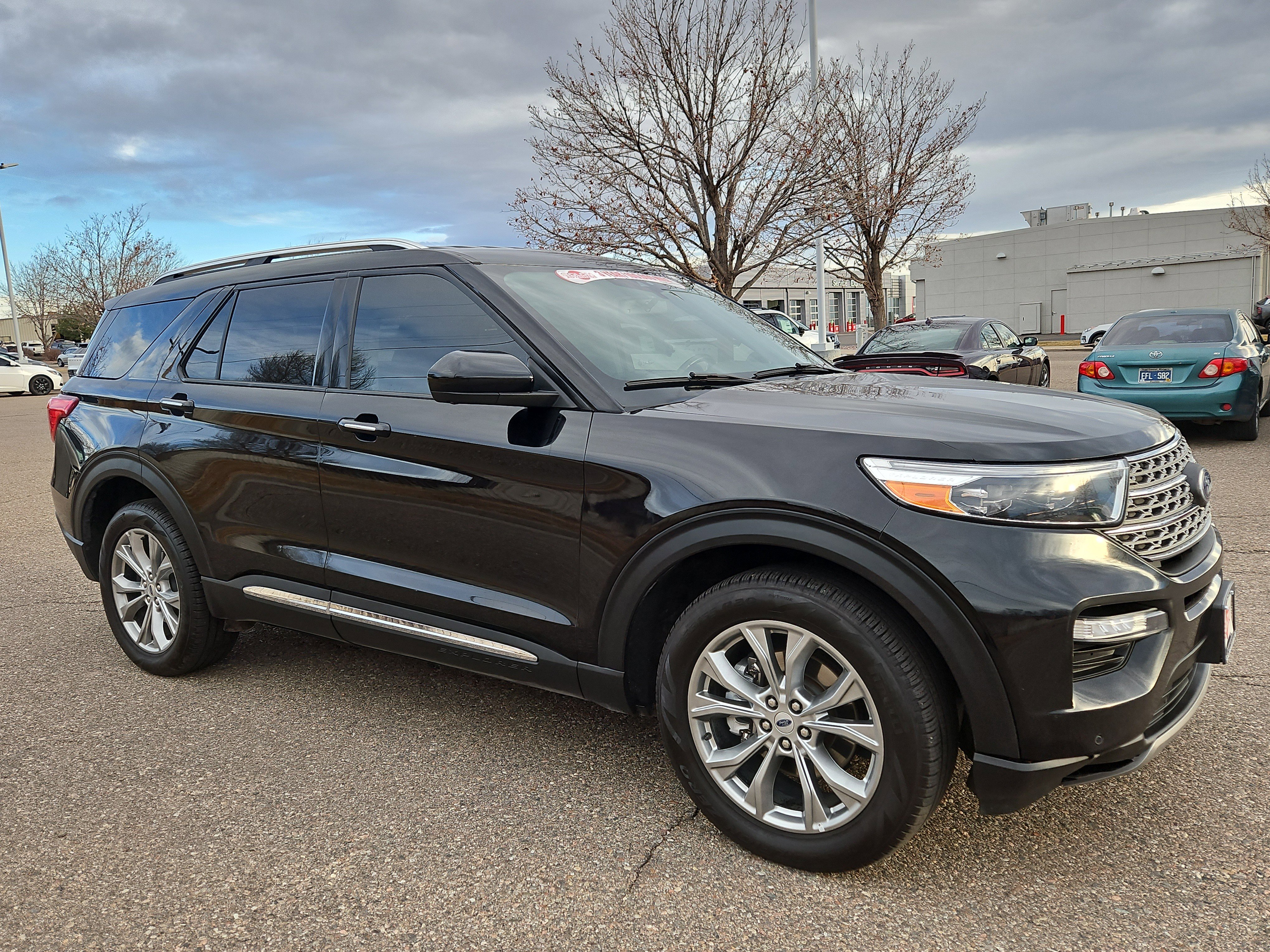 Used 2023 Ford Explorer Limited image 2