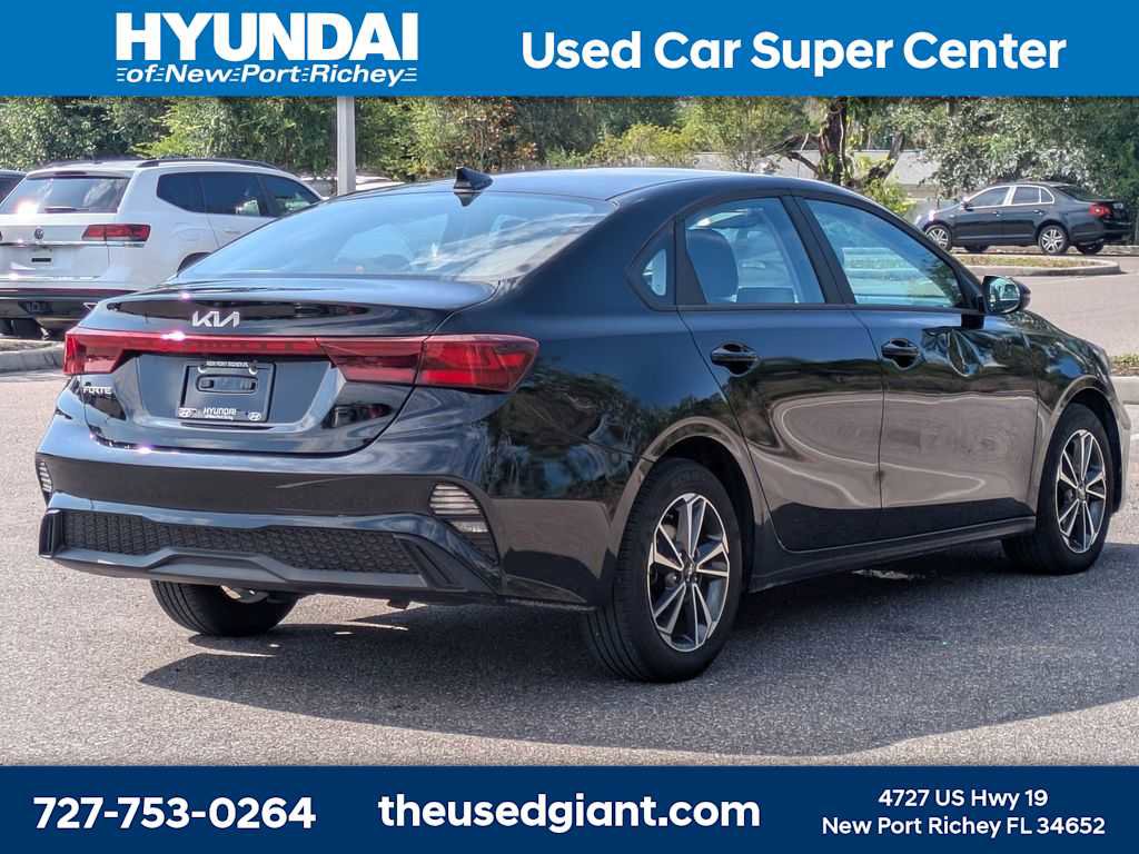 Used 2024 Kia Forte LXS w/ LXS Technology Package FWD image 5
