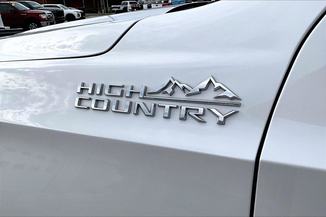 Used 2023 Chevrolet Tahoe High Country w/ Premium Package 2 AWD/4WD image 26