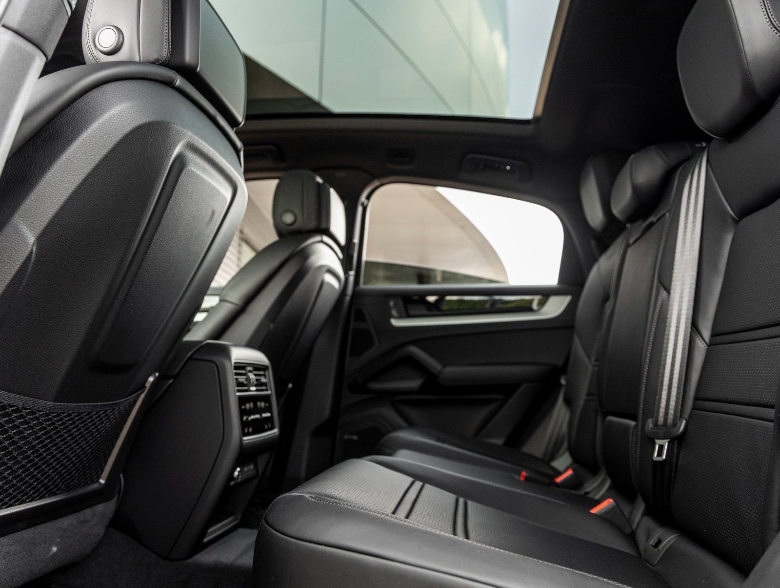 Used 2026 Porsche Cayenne Coupe image 32