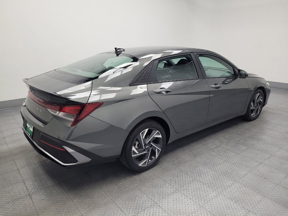 Used 2025 Hyundai Elantra Sport FWD image 10