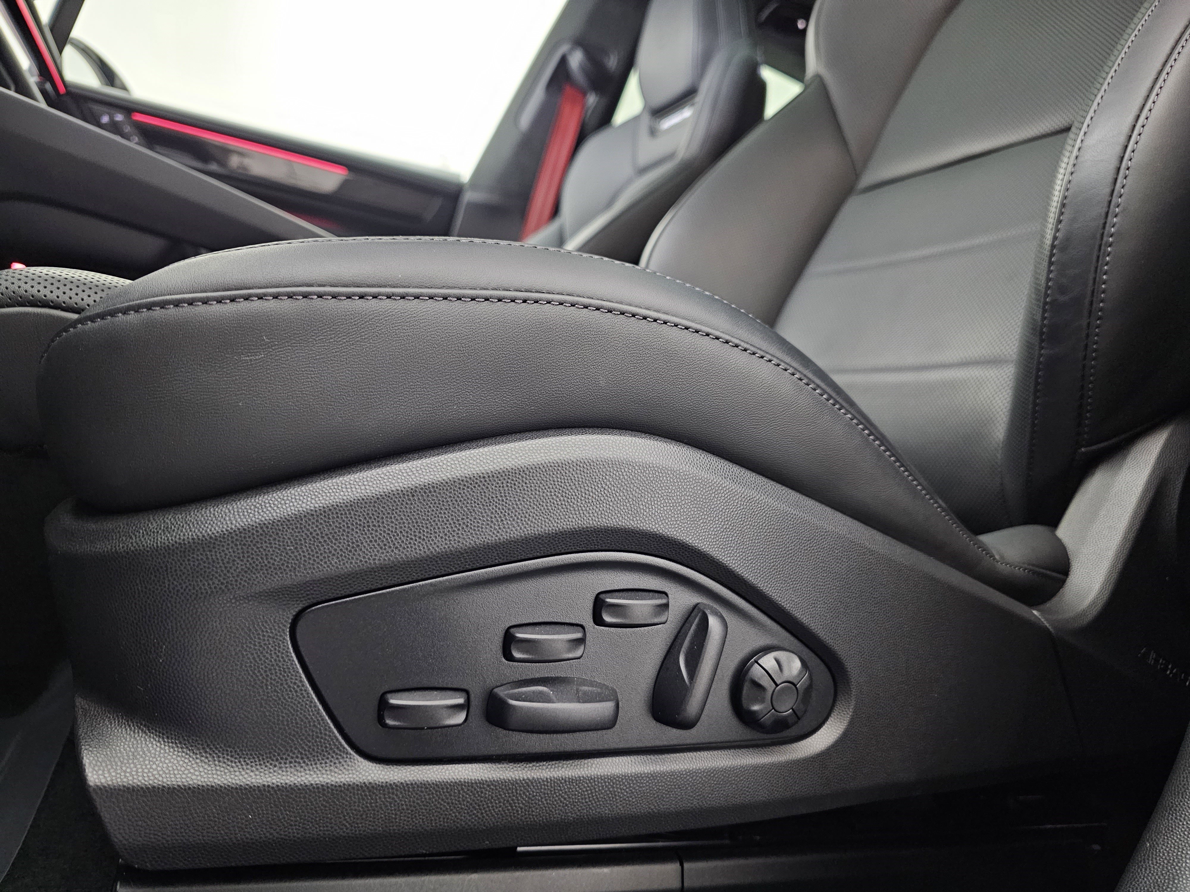 Used 2025 Porsche Macan Turbo Electric image 10