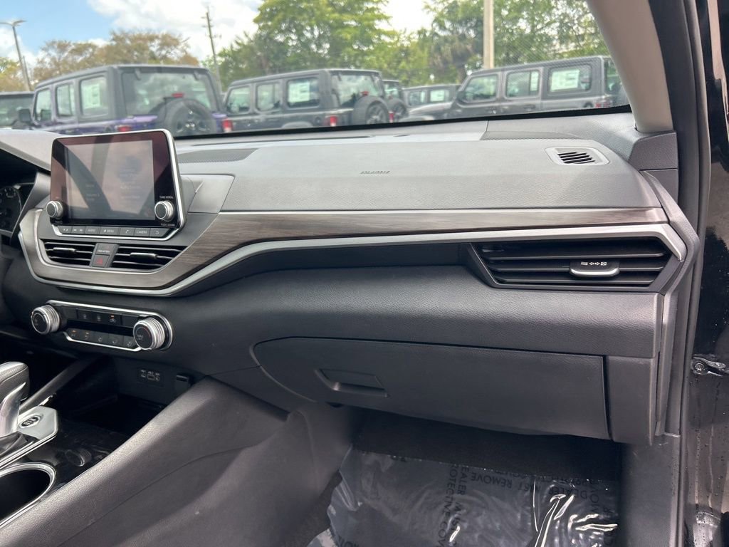 Used 2024 Nissan Altima 2.5 SV image 21