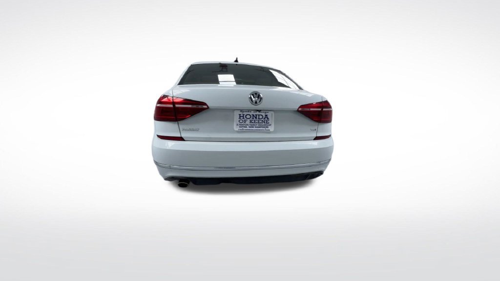 Used 2018 Volkswagen Passat 2.0T R-Line FWD image 10