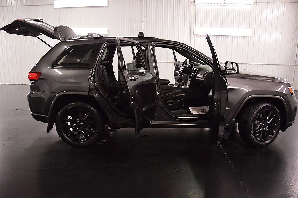 Used 2020 Jeep Grand Cherokee Altitude AWD/4WD image 35