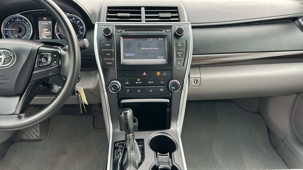 Used 2016 Toyota Camry LE image 11