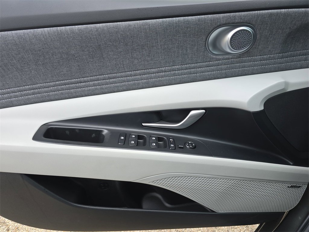 New 2026 Hyundai Elantra Limited image 25