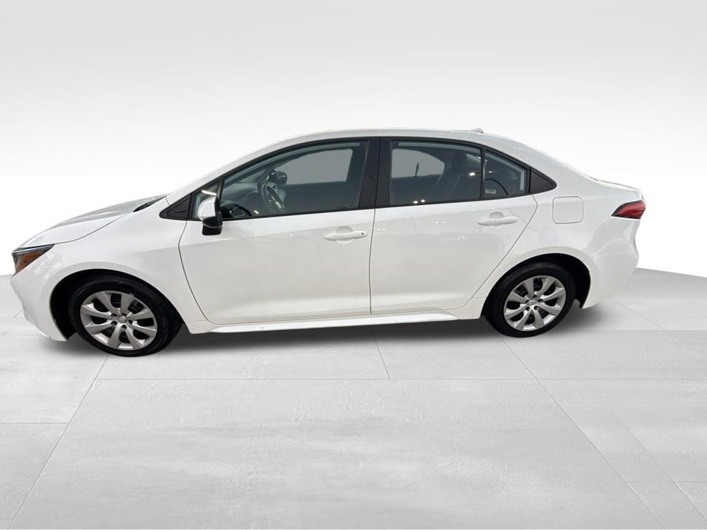 Used 2025 Toyota Corolla LE FWD image 2
