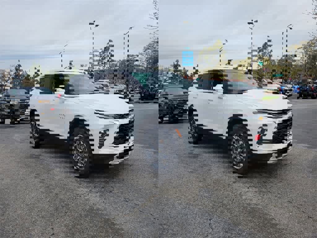 Used 2023 Chevrolet Blazer LT image 9