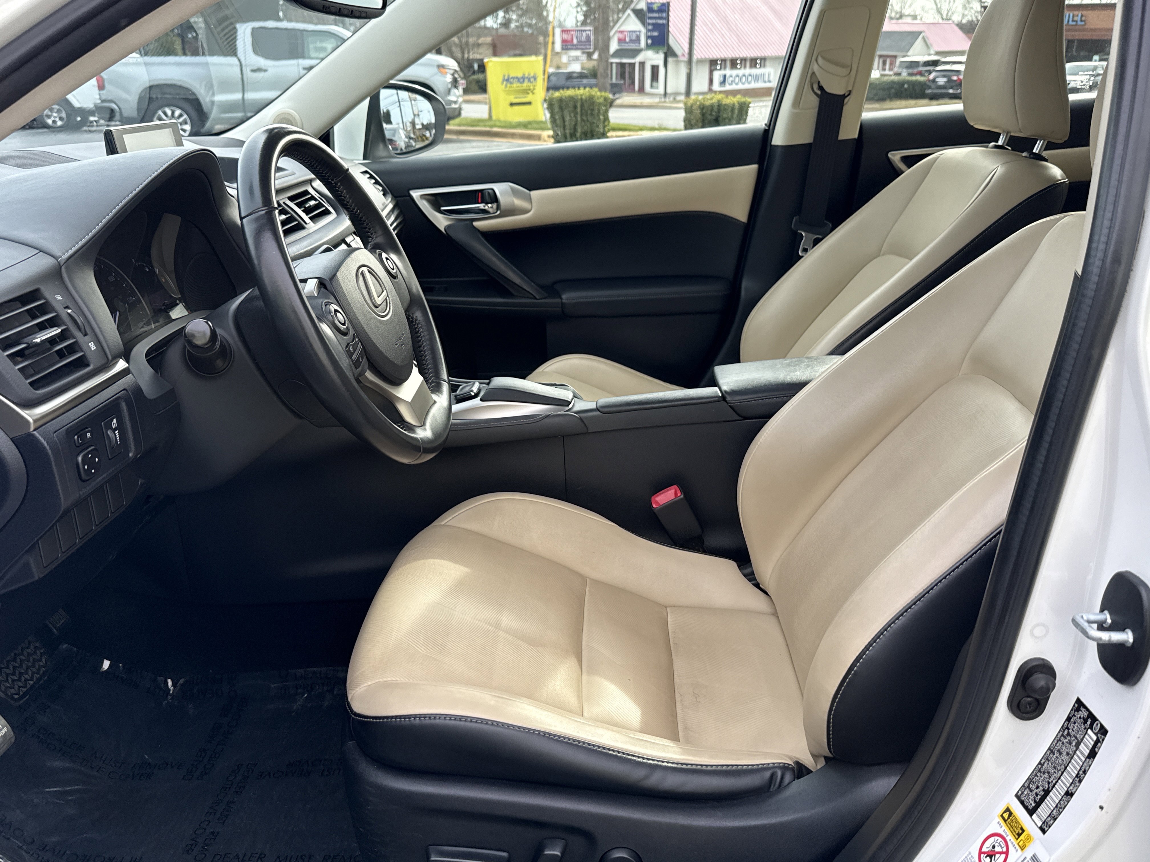 Used 2015 Lexus CT 200h w/ Navigation Package image 16